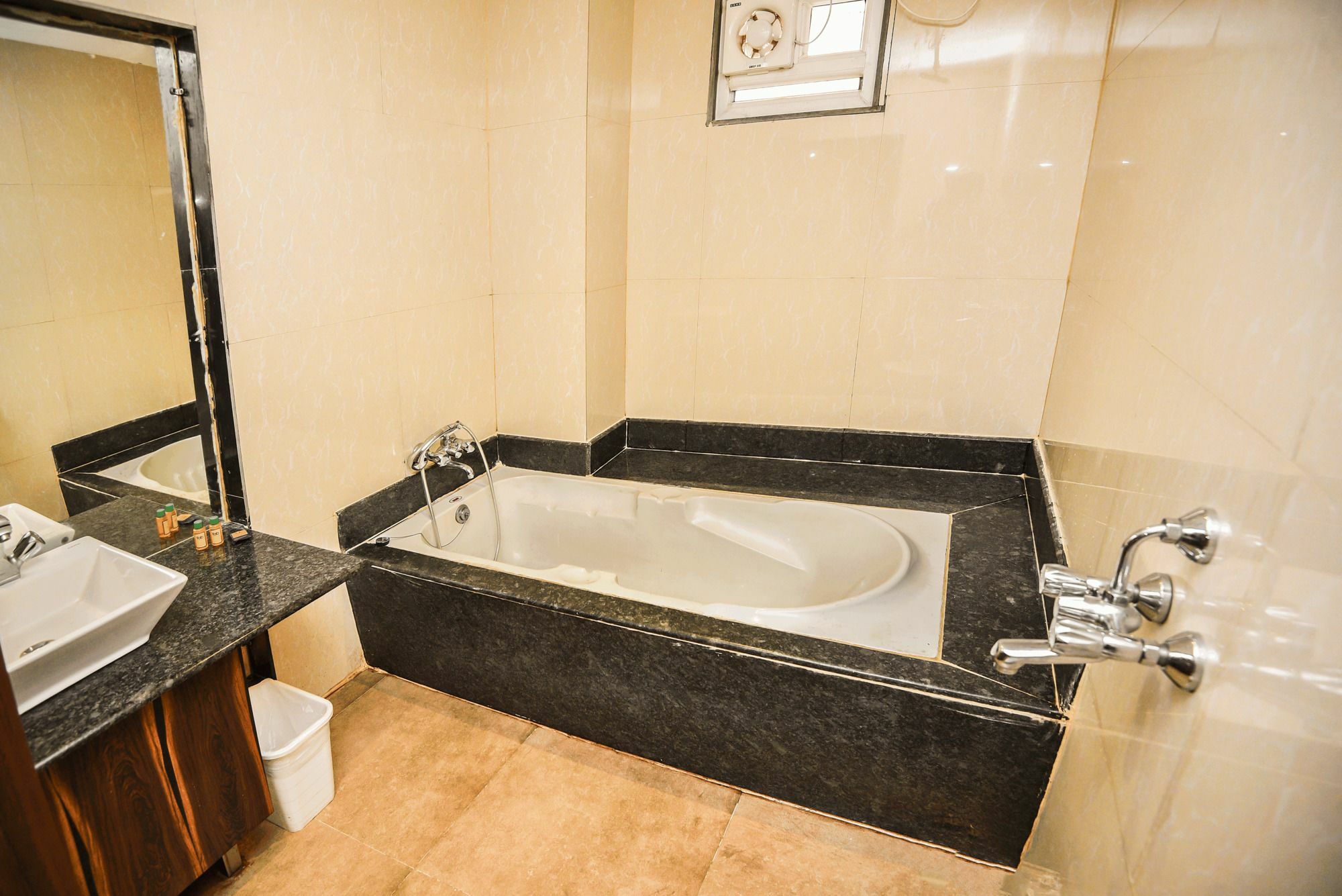 Fabhotel Pentagon Next - Bhubaneswar Railway Station ภายนอก รูปภาพ